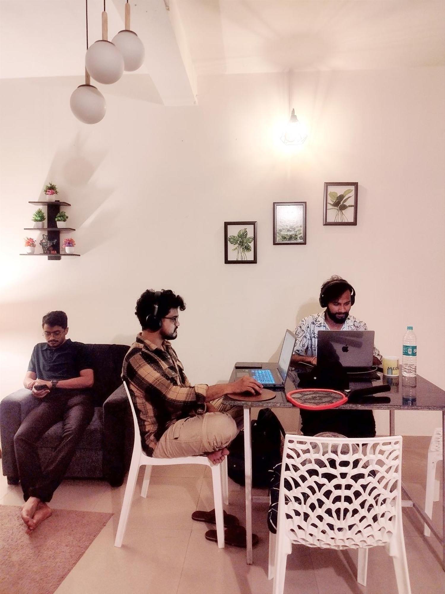 Nomad'S Nest Backpackers Hostel غاواهاتي المظهر الخارجي الصورة